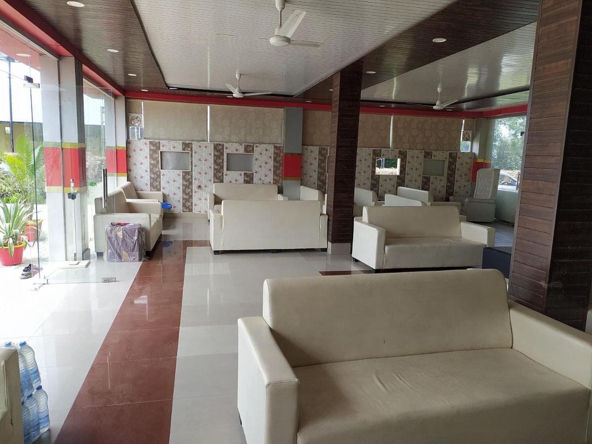Oyo 82476 Royal Garden Ghaziabad Exterior foto
